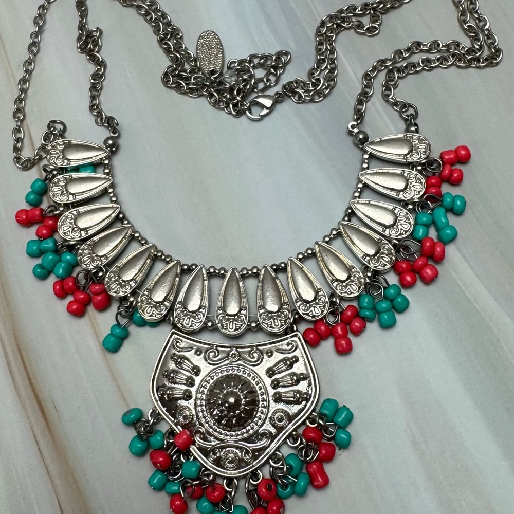 Silver tone Bead and Medallion Fashion Necklace - Picture 7 of 8